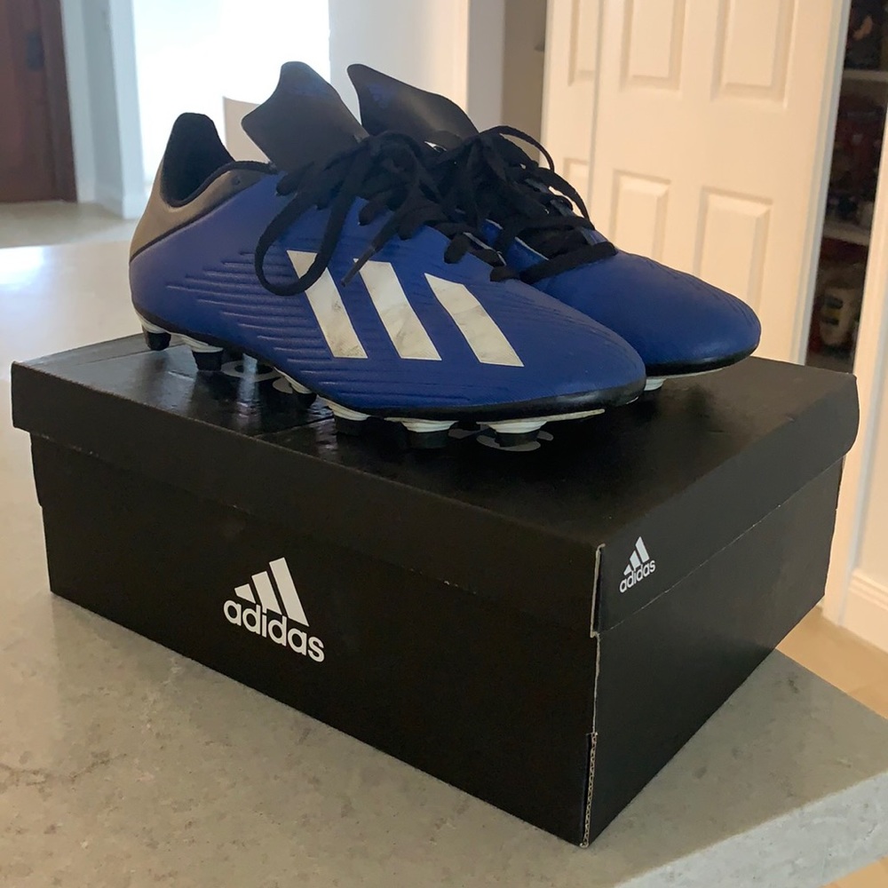 Football or soccer shoes for boys .. ⚽️🏈